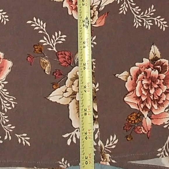 TORRID Sharkbite Floral Lace Top  Size 2 (18-20/ 2X) - Picture 8 of 12